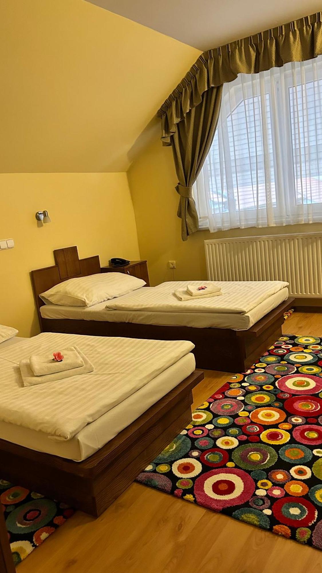 Hotel Banderium Komarno Bagian luar foto