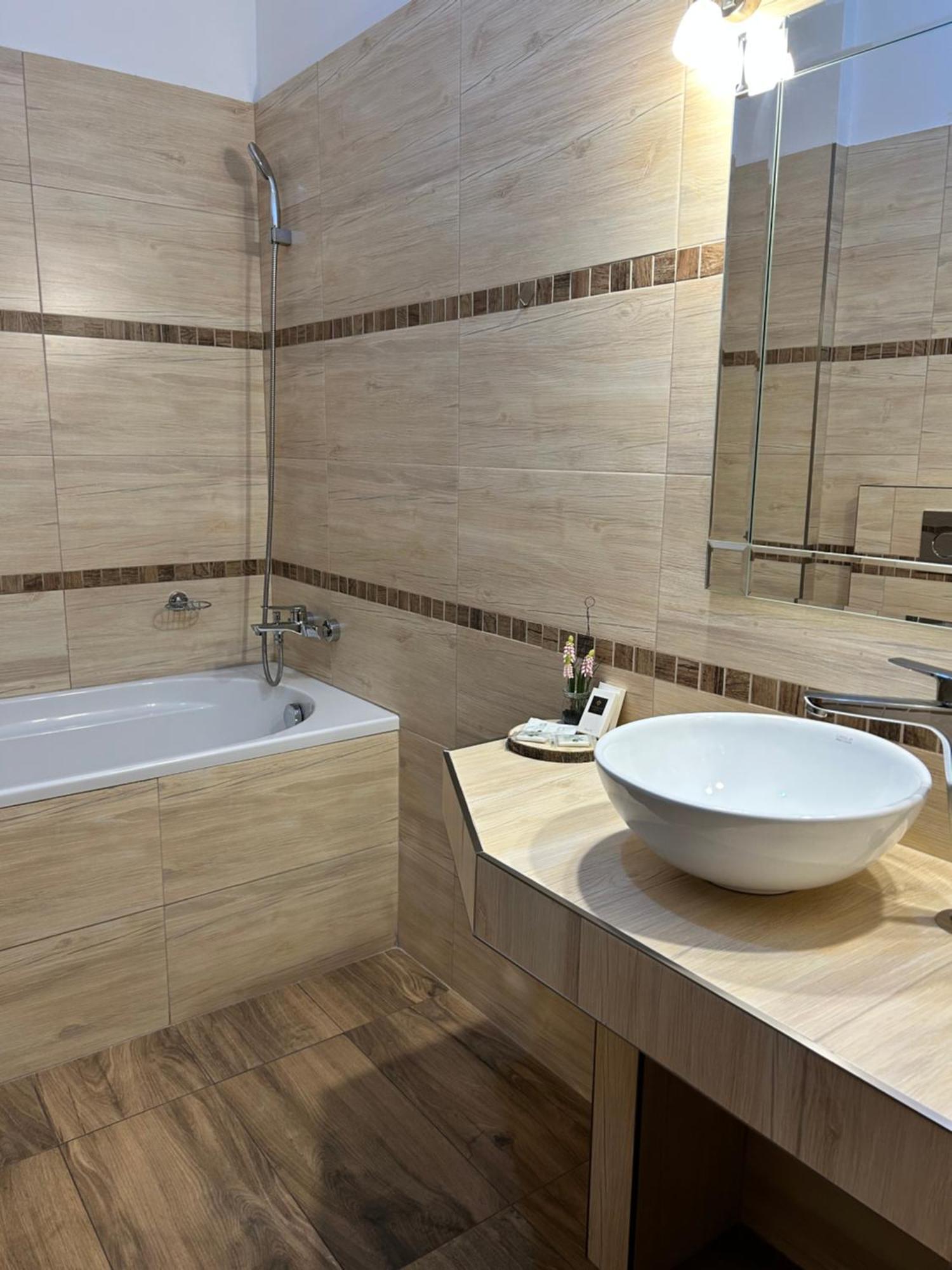 Hotel Banderium Komarno Bagian luar foto